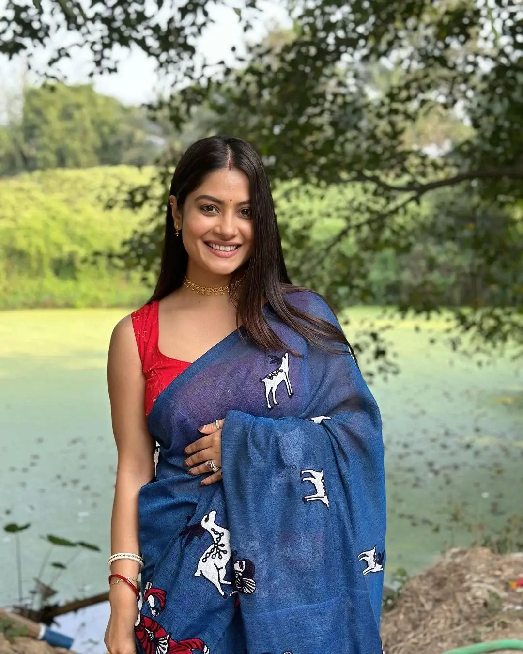 BEAUTIFUL INDIAN ACTRESS KRISHNA MUKHERJEE IN BLUE SAREE